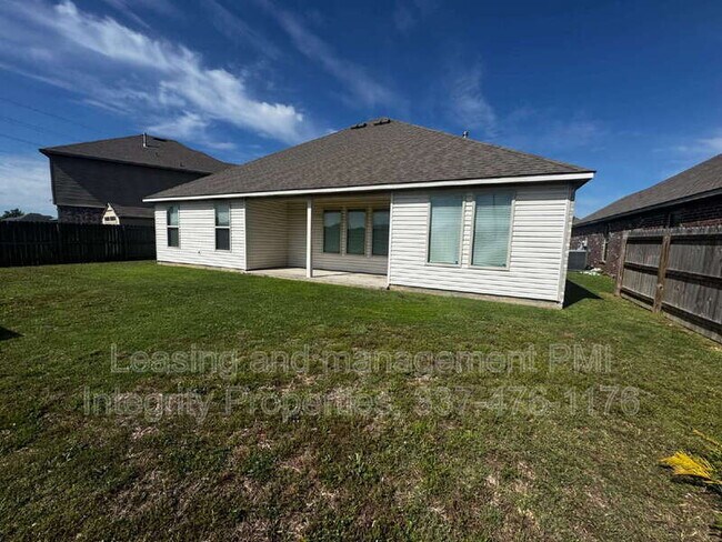 Building Photo - 115 Rue Chateau Royal Dr