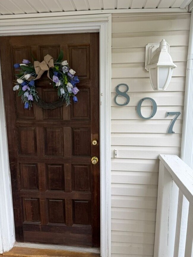 Building Photo - 807 Seawinds Ln