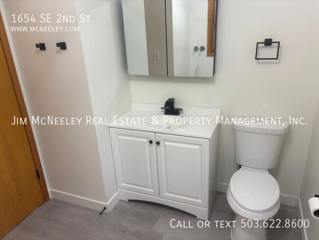 Building Photo - 1654 SE 2nd St