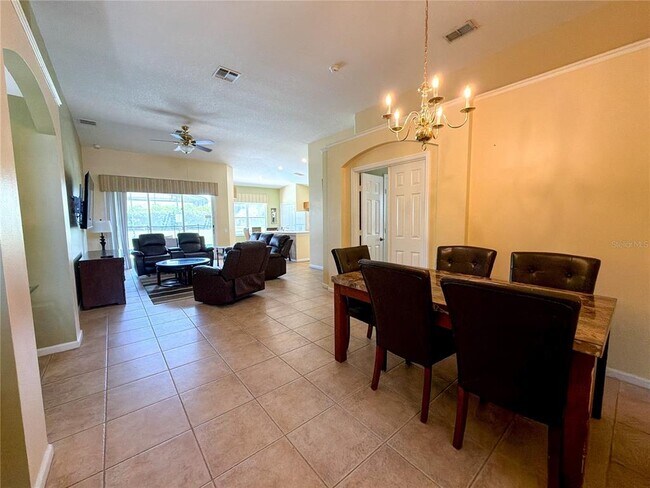 Building Photo - 8127 Fan Palm Way