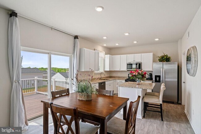 Building Photo - 35418 River Bend Dr