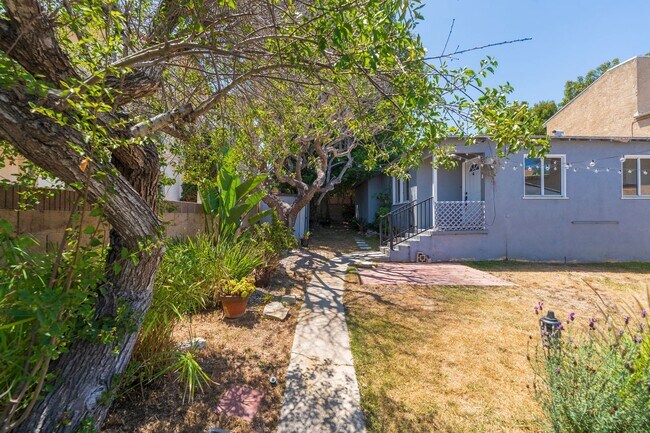 Building Photo - 1710 Marshallfield Ln