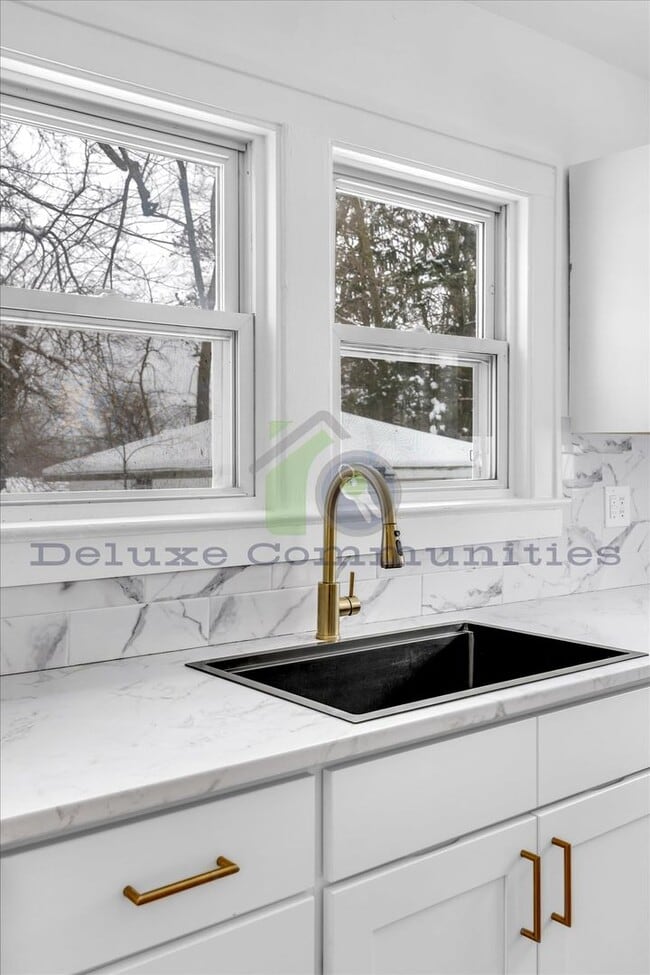 Building Photo - 2 MONTH LEASE ONLY! GORGEOUS 4 BEDROOM HOME!!! Available NOW- Month to month lease only!