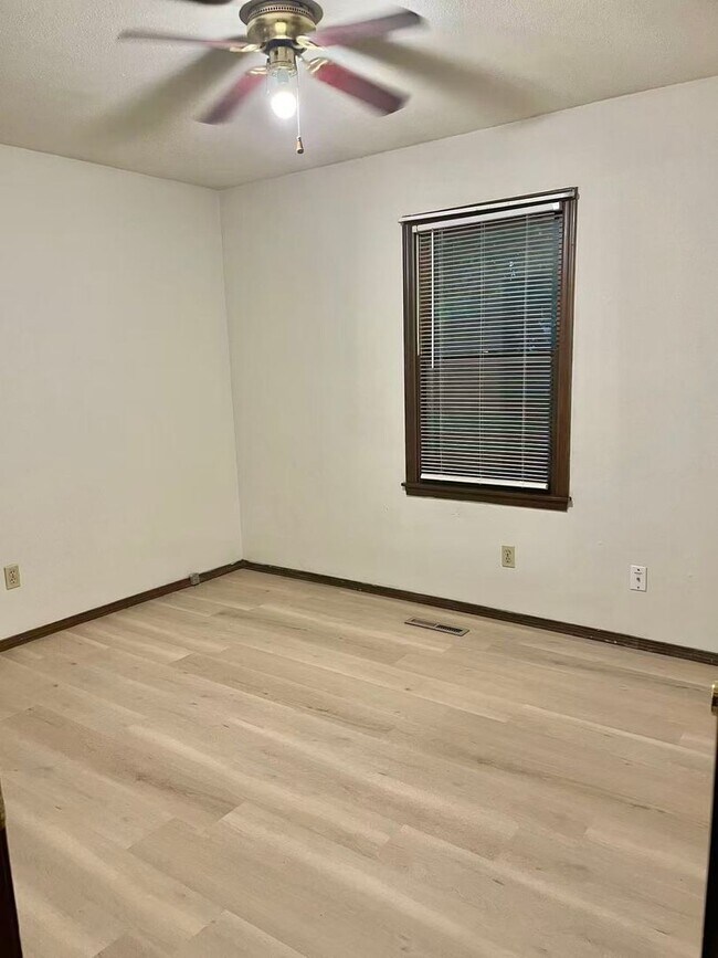 Building Photo - Cute house north Springfield