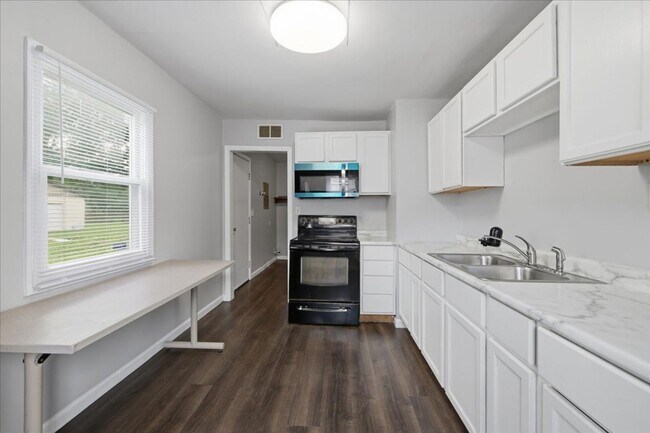 Building Photo - 3705 N Whittier Pl