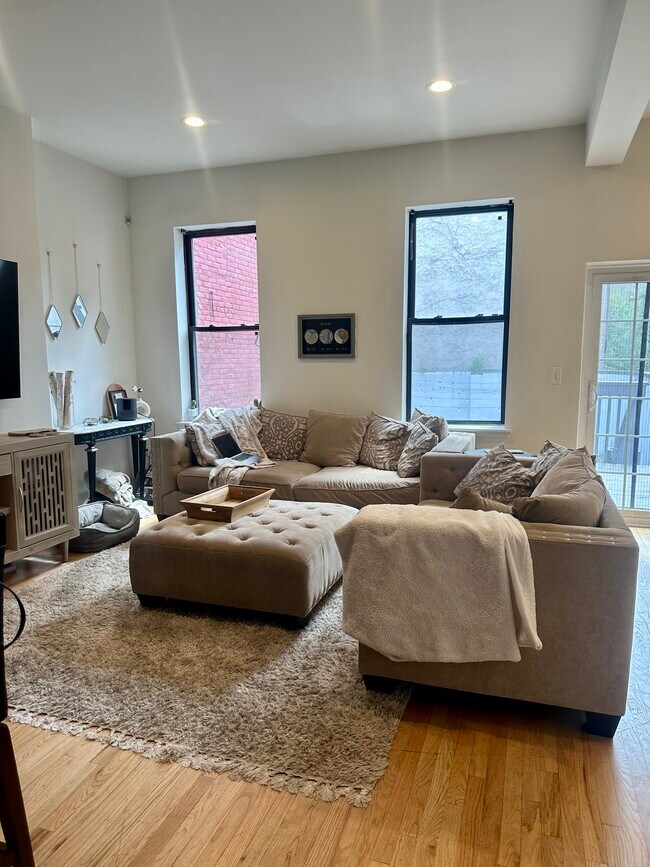 Building Photo - 139 Garden St