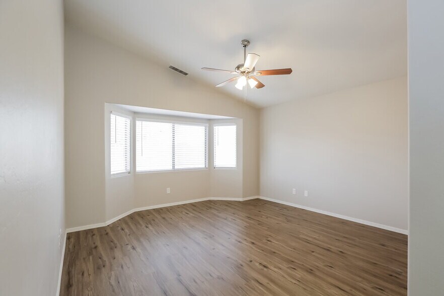 Building Photo - 5802 S 54th Ln