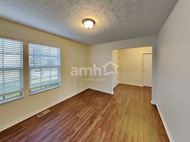 Building Photo - 928 Mahle Dr