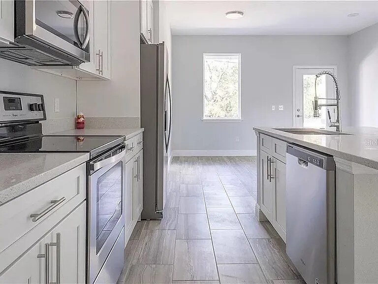 Building Photo - 607 Kangaroo Dr