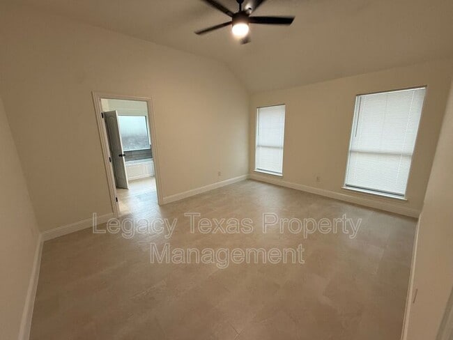 Building Photo - 3802 Juniper Ct