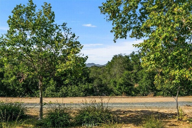 Building Photo - 9 Acorn Ridge