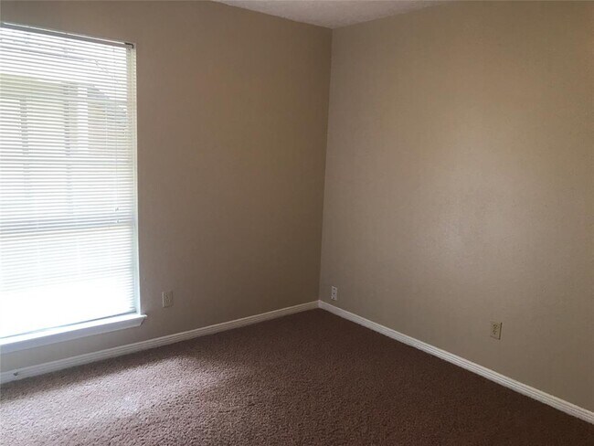 Building Photo - 13603 Ravensway Dr