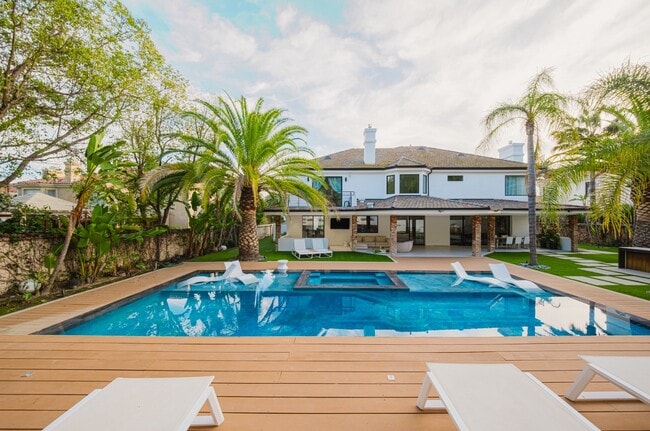 Building Photo - 25879 Chalmers Pl