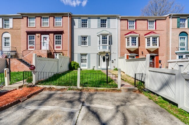 Building Photo - 7913 Central Park Cir