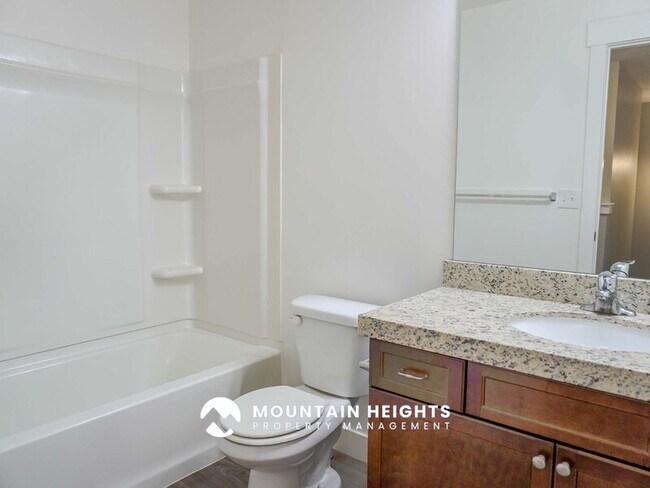 Building Photo - 824 Newfield Dr