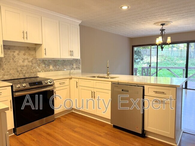 Building Photo - 1302 Colony Dr