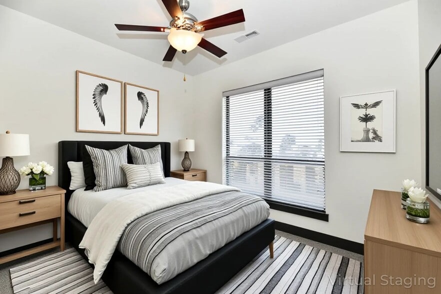 Interior Photo - Mezz 42