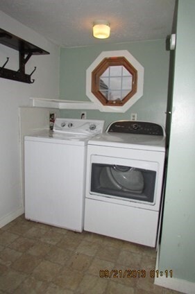 Building Photo - 71 Bay St