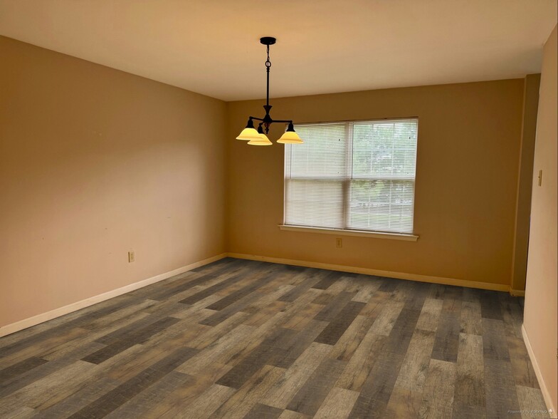 Formal Dining Room - 201 Riverwoods Dr