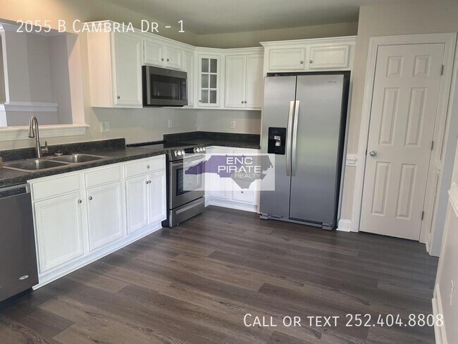 Building Photo - 2055B Cambria Dr