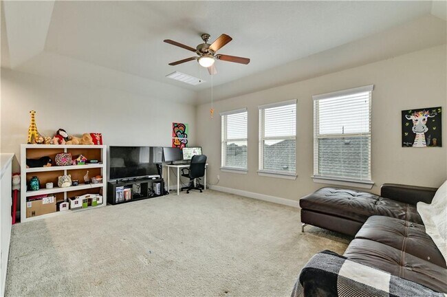 Building Photo - 6825 Leonardo Dr