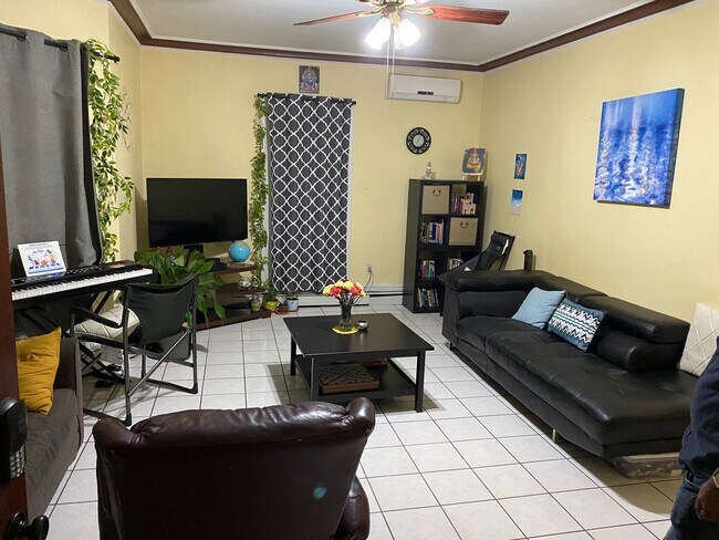 Building Photo - 32 Duer Pl