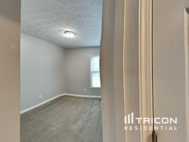 Building Photo - 146 Aztec Way SE