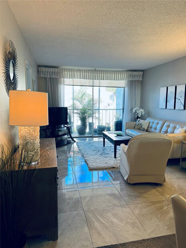 Building Photo - 5300 NE 24th Terrace