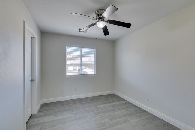 Building Photo - SOUTH WEST 3 BEDROOM UPDATED HOME WITH BALCONY