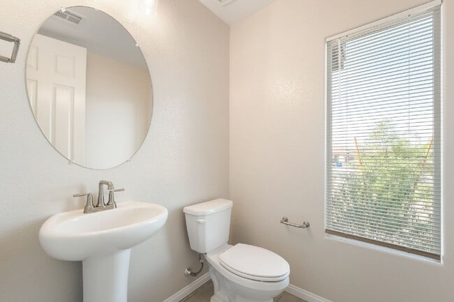Building Photo - 3 Bedroom Townhome for Rent in Cadence Henderson | Solar Home | Master-Planned Community Near Las...