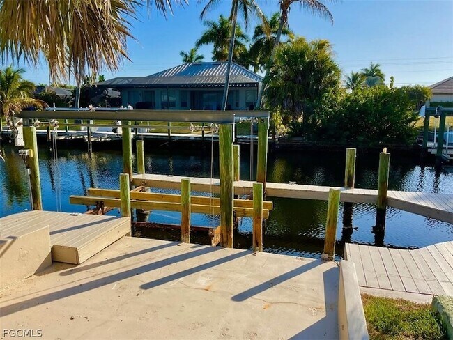 Building Photo - 5213 SW 2nd Pl