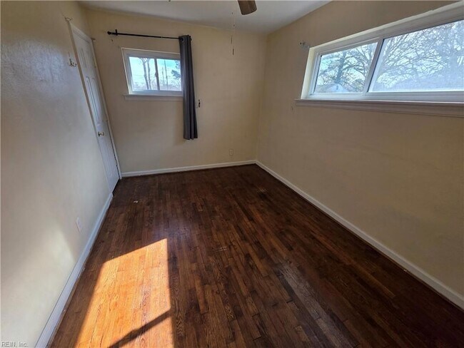 Building Photo - 618 Beach View St