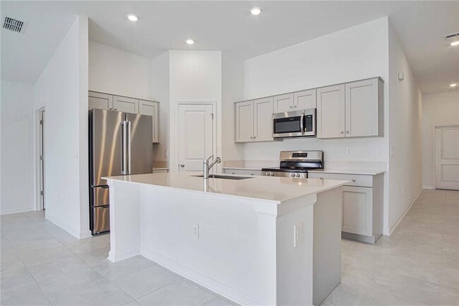 Building Photo - 668 Sand Pne Ln