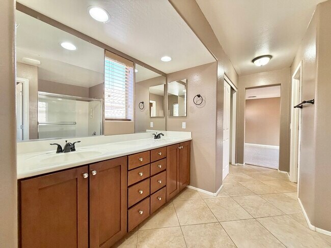 Building Photo - Fabulous 3-Bedroom, 2.5 Bathroom home!!