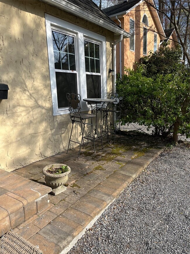 Building Photo - 3 Daniel