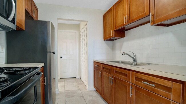 Two Bedroom Kitchen - Parkside Apartments