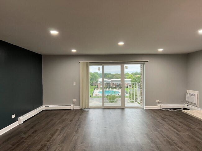 Building Photo - 10373 Dearlove Rd