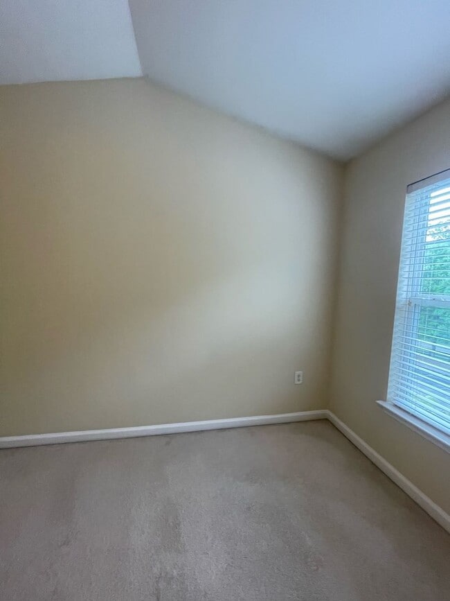 Building Photo - 05-203 Doddi