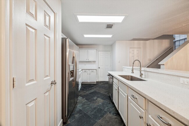 Building Photo - 227 Blushwood Pl