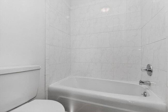 Building Photo - 3 Bed/2.5 Bath Townhouse for RENT!