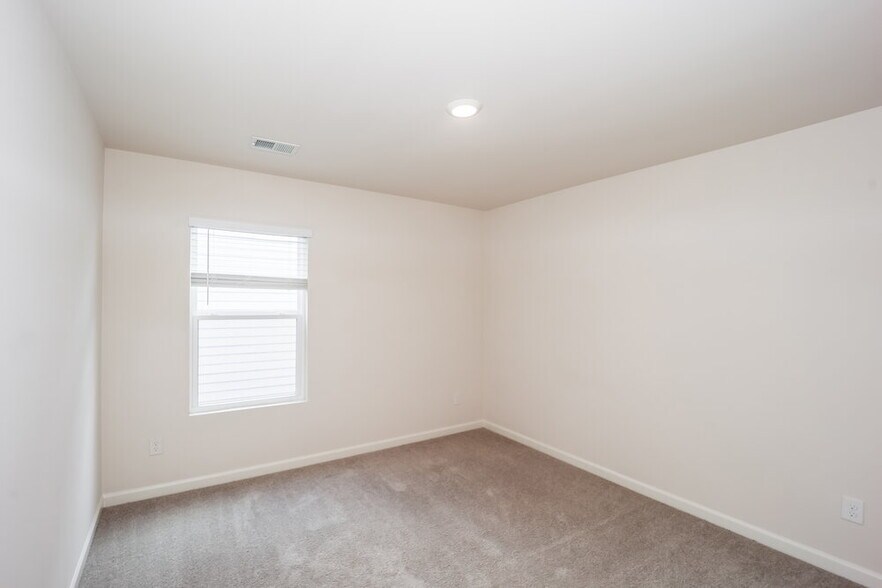 Building Photo - 1101 Shadow Glen Dr