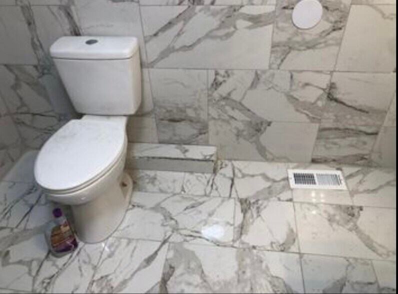 Building Photo - 21 Haendel St