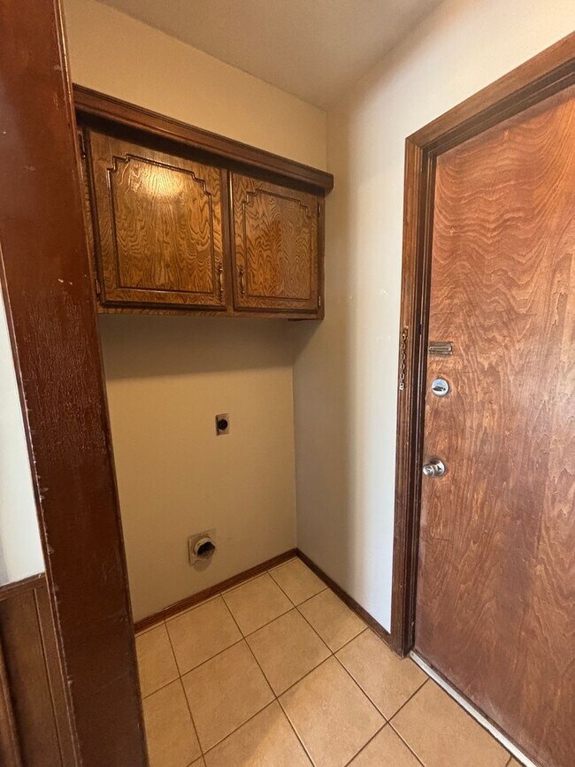 Building Photo - 7816 NW Baldwin Ave