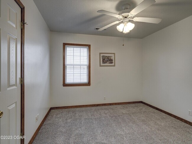 Building Photo - 3122 S Tyler Ave