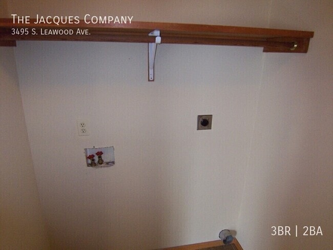 Building Photo - 3495 Leawood Ave