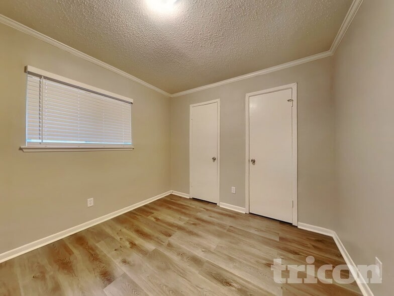 Building Photo - 1201 Kingston Dr