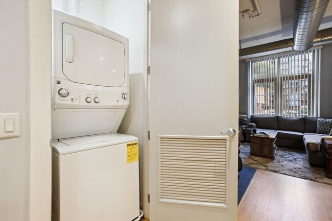 Building Photo - Incredible 1BR/1BA Condo INCLUDES Garage Parking in Vibrant Mount Vernon Triangle!