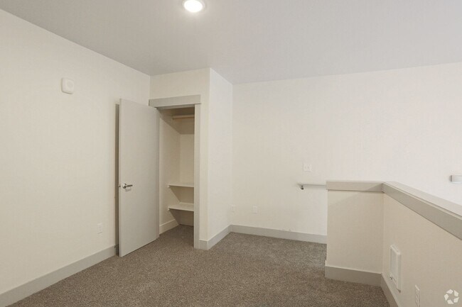 Interior Photo - Everett