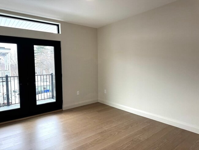 Building Photo - 100 Lincoln St