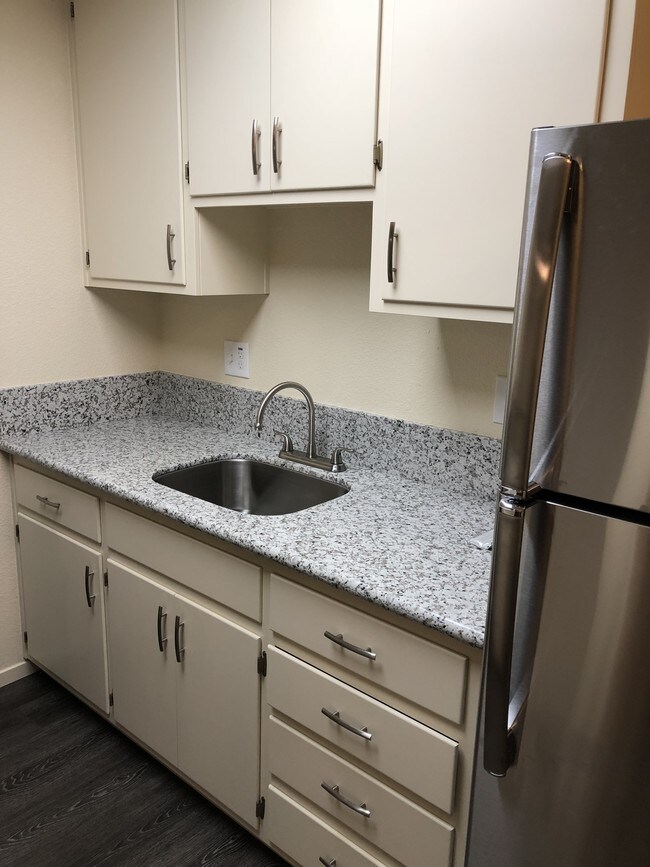 Building Photo - Castle Garden Apartments